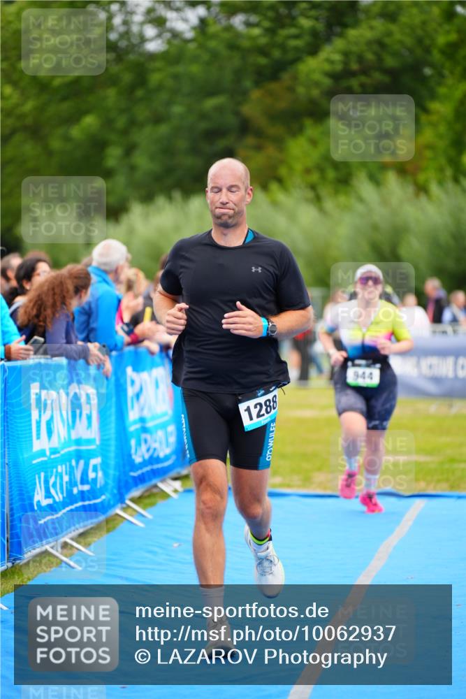 30.08.2026 - Elbe Triathlon Hamburg LAZAROV Photography http://msf.ph/oto/10062937 30.08.2026 11:51:20 Ziel 944, 1288, 1347 meine-sportfotos.de