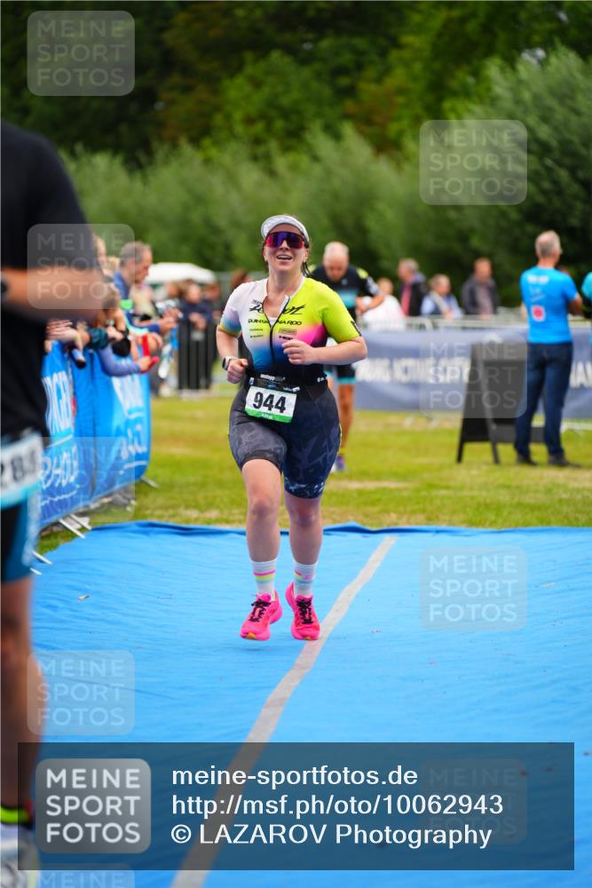 30.08.2026 - Elbe Triathlon Hamburg LAZAROV Photography http://msf.ph/oto/10062943 30.08.2026 11:51:21 Ziel 944, 1288, 1347 meine-sportfotos.de