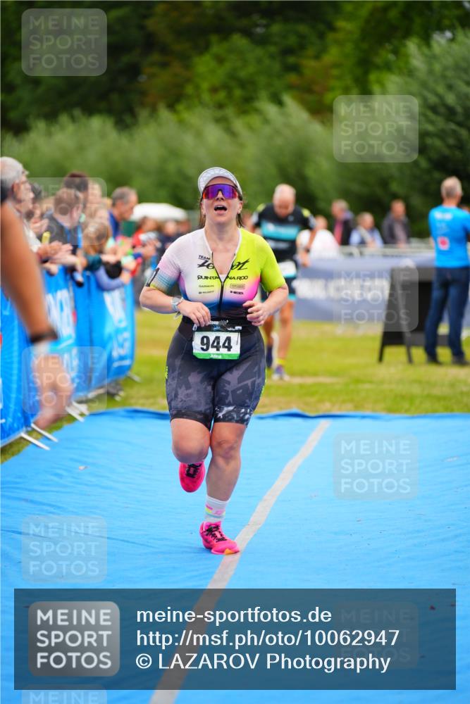 30.08.2026 - Elbe Triathlon Hamburg LAZAROV Photography http://msf.ph/oto/10062947 30.08.2026 11:51:22 Ziel 944, 1288, 1347 meine-sportfotos.de