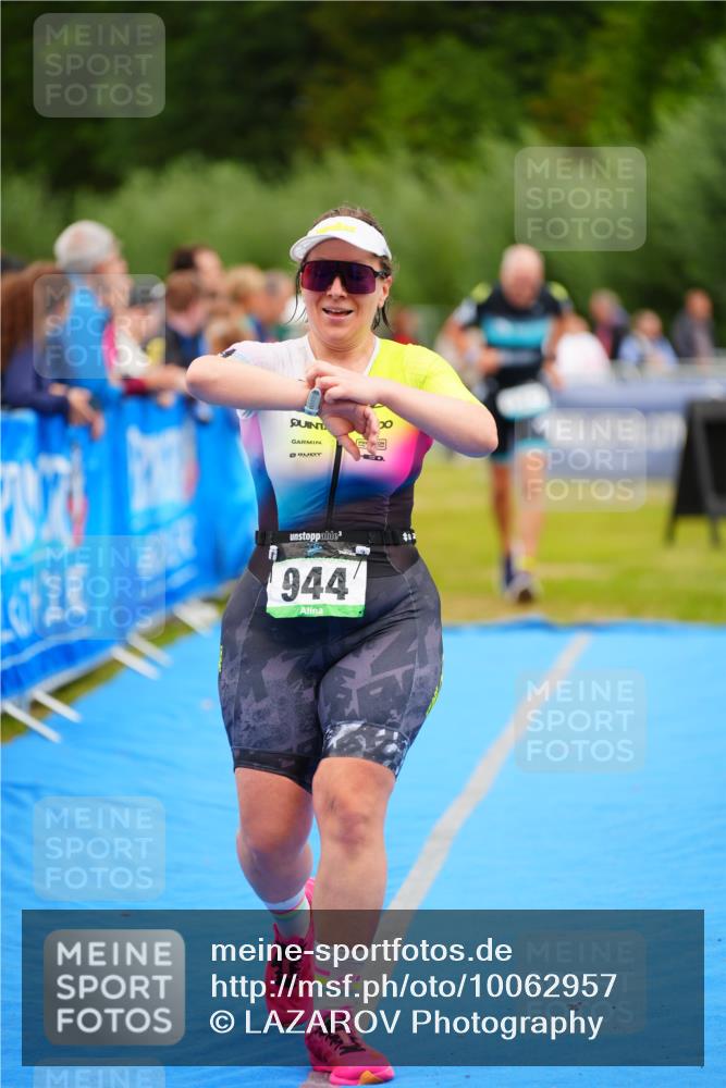 30.08.2026 - Elbe Triathlon Hamburg LAZAROV Photography http://msf.ph/oto/10062957 30.08.2026 11:51:23 Ziel 944, 1288, 1347 meine-sportfotos.de