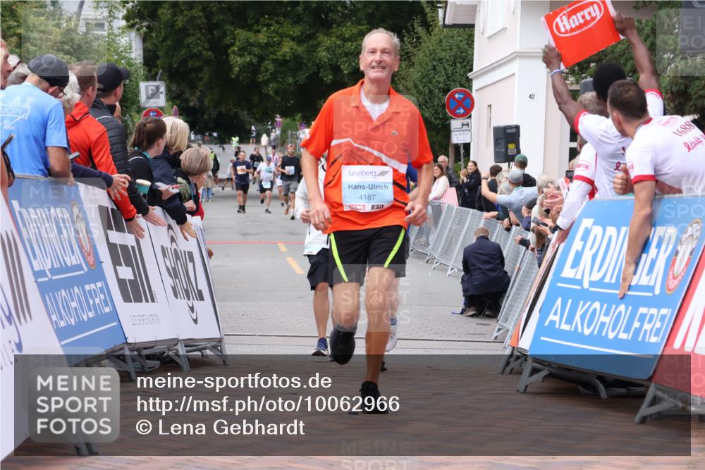 30.08.2026 - Blankeneser Heldenlauf Lena Gebhardt http://msf.ph/oto/10062966 30.08.2026 12:34:56 Ziel 2628, 2844, 4187, 4191, 4435 meine-sportfotos.de