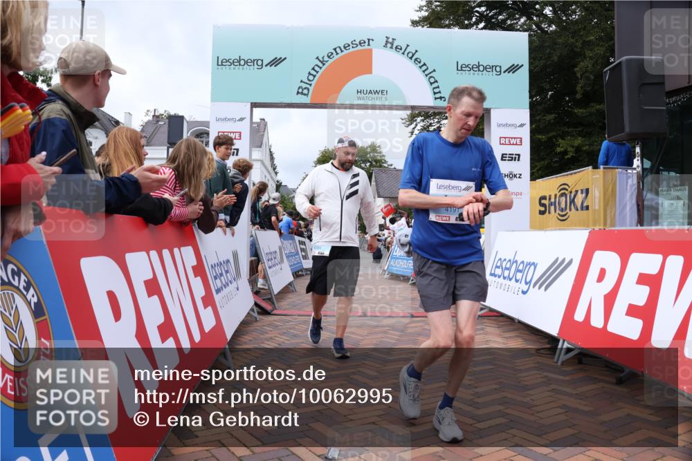 30.08.2026 - Blankeneser Heldenlauf Lena Gebhardt http://msf.ph/oto/10062995 30.08.2026 12:35:02 Ziel 4095, 4187, 4191 meine-sportfotos.de