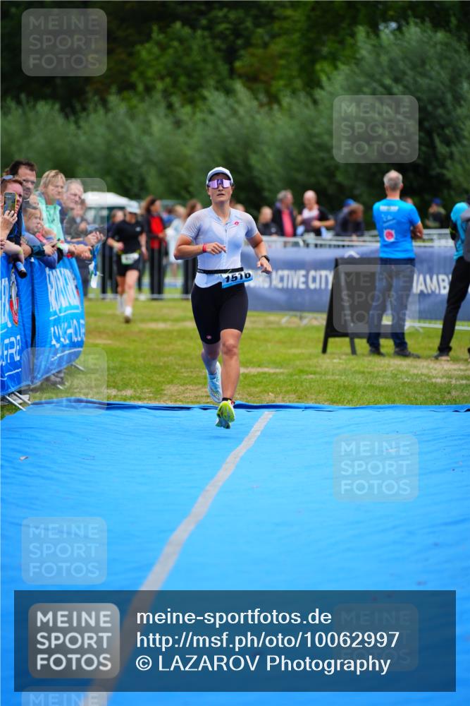 30.08.2026 - Elbe Triathlon Hamburg LAZAROV Photography http://msf.ph/oto/10062997 30.08.2026 11:51:44 Ziel 932, 1332, 1516 meine-sportfotos.de
