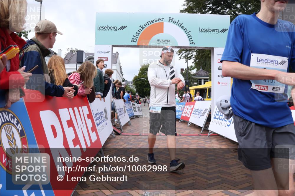 30.08.2026 - Blankeneser Heldenlauf Lena Gebhardt http://msf.ph/oto/10062998 30.08.2026 12:35:03 Ziel 4095, 4187, 4191 meine-sportfotos.de