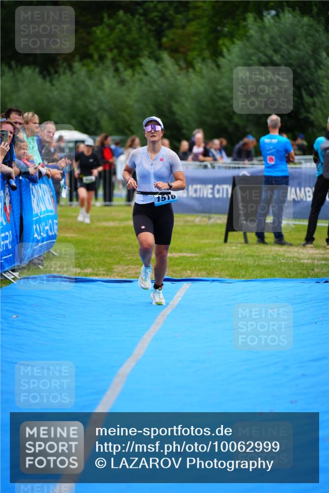 30.08.2026 - Elbe Triathlon Hamburg LAZAROV Photography http://msf.ph/oto/10062999 30.08.2026 11:51:44 Ziel 932, 1332, 1516 meine-sportfotos.de