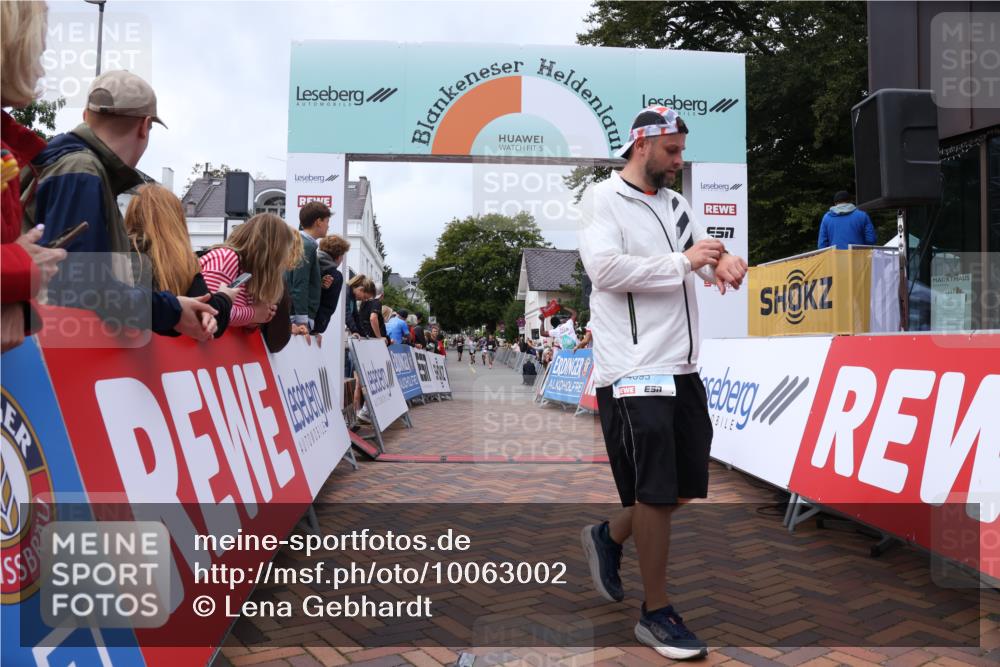 30.08.2026 - Blankeneser Heldenlauf Lena Gebhardt http://msf.ph/oto/10063002 30.08.2026 12:35:03 Ziel 4095, 4187, 4191 meine-sportfotos.de