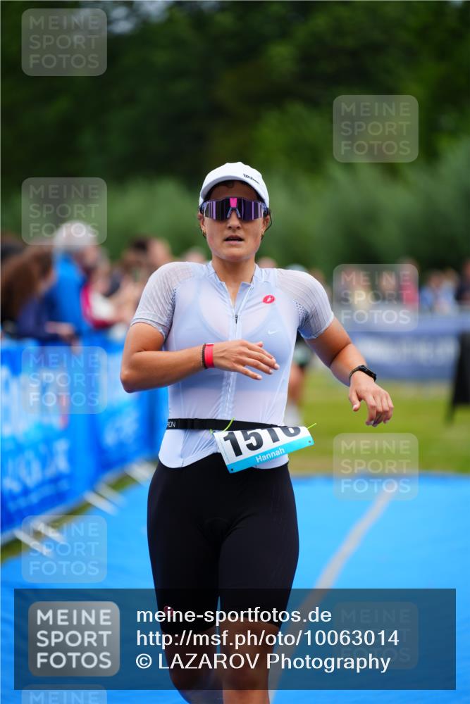 30.08.2026 - Elbe Triathlon Hamburg LAZAROV Photography http://msf.ph/oto/10063014 30.08.2026 11:51:46 Ziel 932, 1332, 1516 meine-sportfotos.de