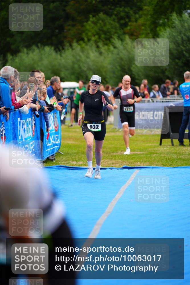 30.08.2026 - Elbe Triathlon Hamburg LAZAROV Photography http://msf.ph/oto/10063017 30.08.2026 11:51:49 Ziel 932, 1262, 1332, 1516 meine-sportfotos.de