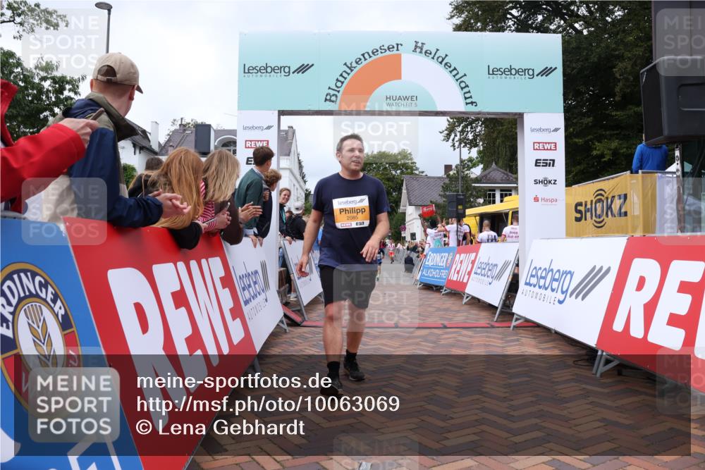 30.08.2026 - Blankeneser Heldenlauf Lena Gebhardt http://msf.ph/oto/10063069 30.08.2026 12:35:23 Ziel 2085, 4123, 4321, 4439, 4471 meine-sportfotos.de