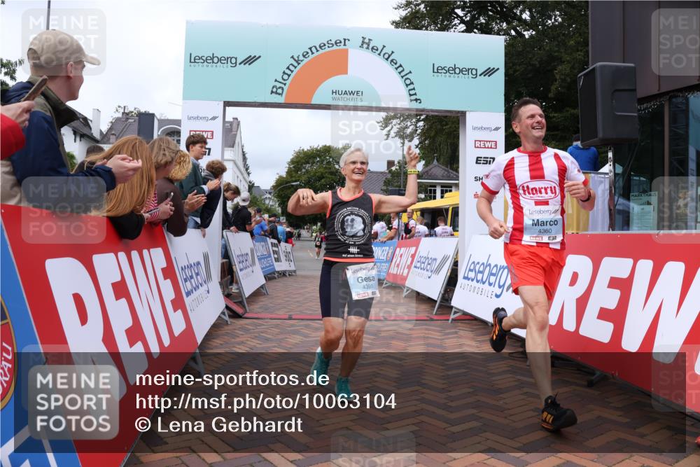30.08.2026 - Blankeneser Heldenlauf Lena Gebhardt http://msf.ph/oto/10063104 30.08.2026 12:35:34 Ziel 4123, 4360, 4391 meine-sportfotos.de
