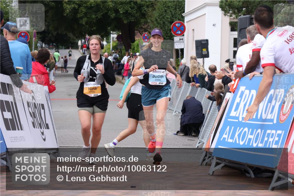 30.08.2026 - Blankeneser Heldenlauf Lena Gebhardt http://msf.ph/oto/10063122 30.08.2026 12:35:39 Ziel 2786, 4105, 4360, 4391 meine-sportfotos.de