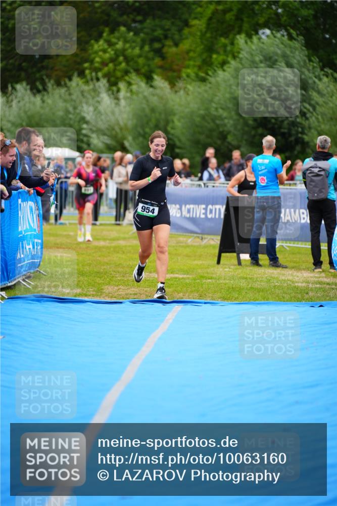 30.08.2026 - Elbe Triathlon Hamburg LAZAROV Photography http://msf.ph/oto/10063160 30.08.2026 11:53:20 Ziel 891, 954 meine-sportfotos.de
