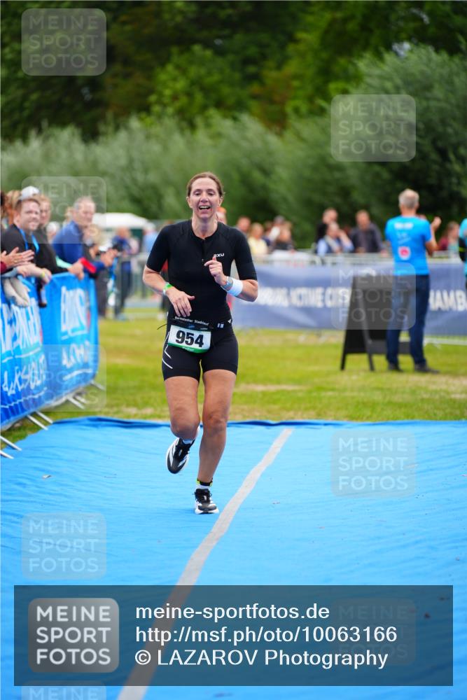 30.08.2026 - Elbe Triathlon Hamburg LAZAROV Photography http://msf.ph/oto/10063166 30.08.2026 11:53:22 Ziel 891, 902, 954 meine-sportfotos.de