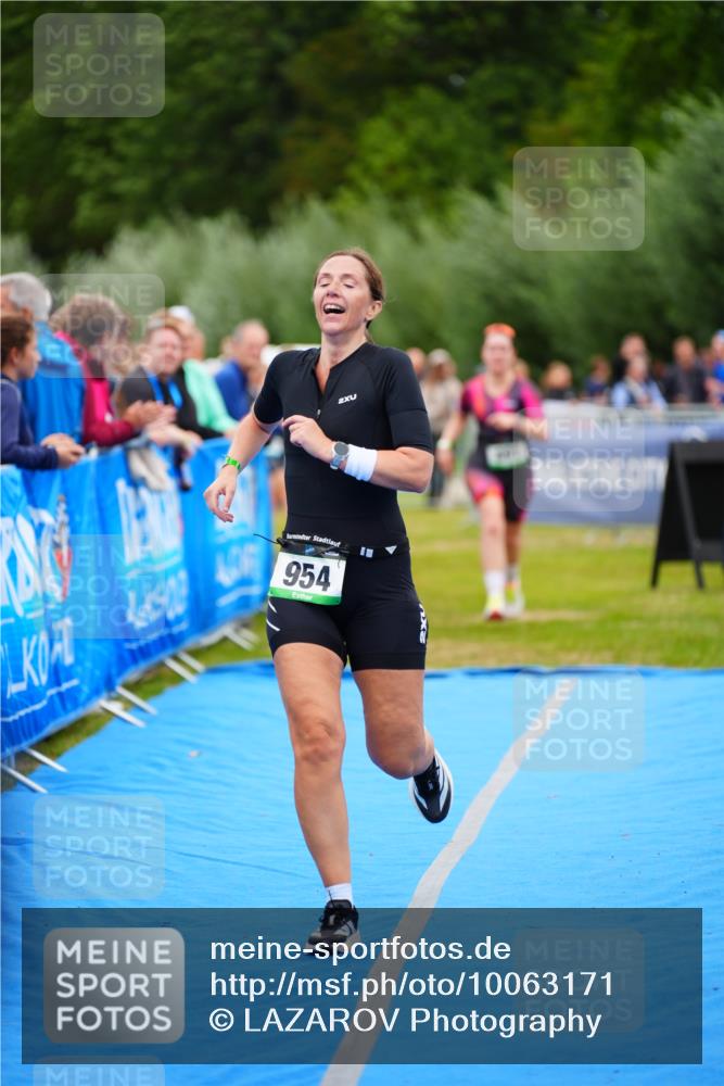 30.08.2026 - Elbe Triathlon Hamburg LAZAROV Photography http://msf.ph/oto/10063171 30.08.2026 11:53:23 Ziel 891, 902, 954 meine-sportfotos.de