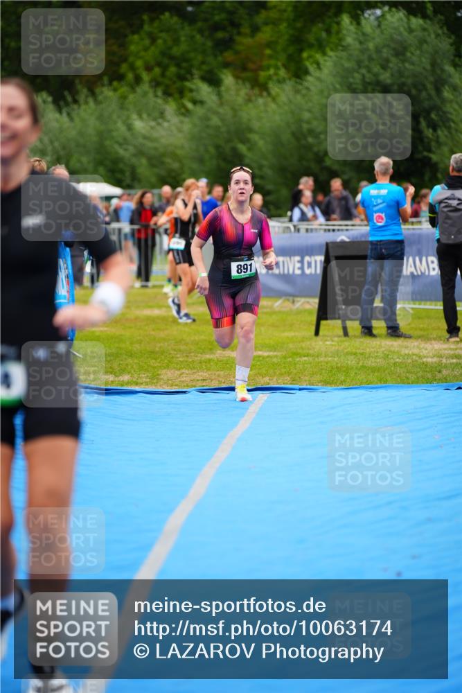 30.08.2026 - Elbe Triathlon Hamburg LAZAROV Photography http://msf.ph/oto/10063174 30.08.2026 11:53:24 Ziel 891, 902, 954 meine-sportfotos.de