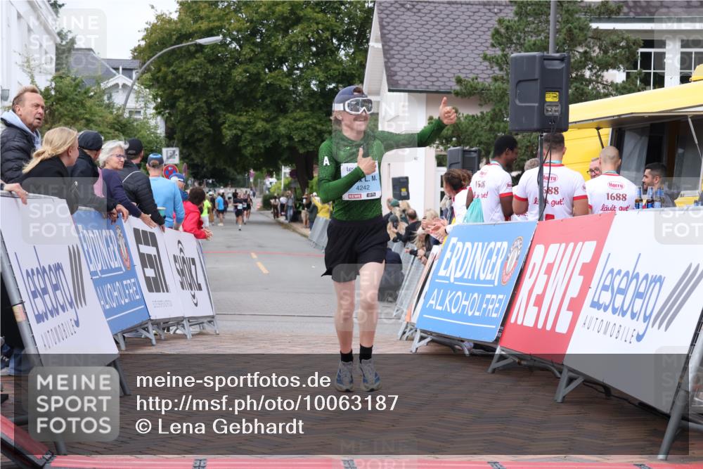30.08.2026 - Blankeneser Heldenlauf Lena Gebhardt http://msf.ph/oto/10063187 30.08.2026 12:36:29 Ziel 4242 meine-sportfotos.de