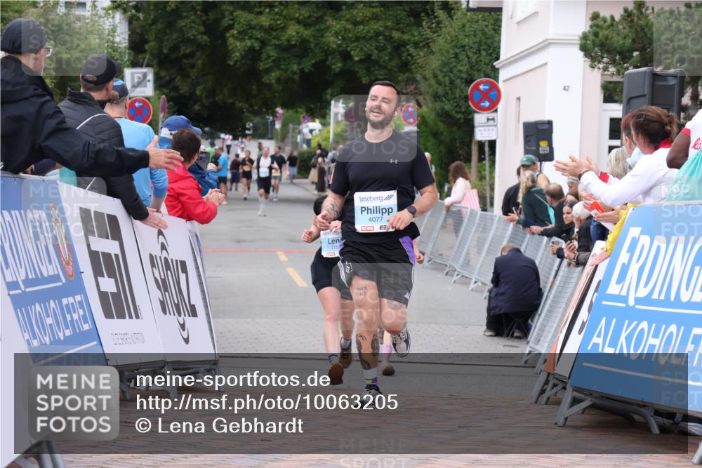 30.08.2026 - Blankeneser Heldenlauf Lena Gebhardt http://msf.ph/oto/10063205 30.08.2026 12:36:48 Ziel 4077, 4153, 4227 meine-sportfotos.de
