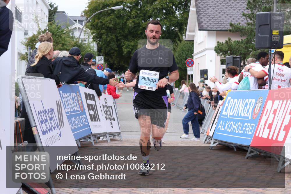 30.08.2026 - Blankeneser Heldenlauf Lena Gebhardt http://msf.ph/oto/10063212 30.08.2026 12:36:50 Ziel 4077, 4153, 4227 meine-sportfotos.de