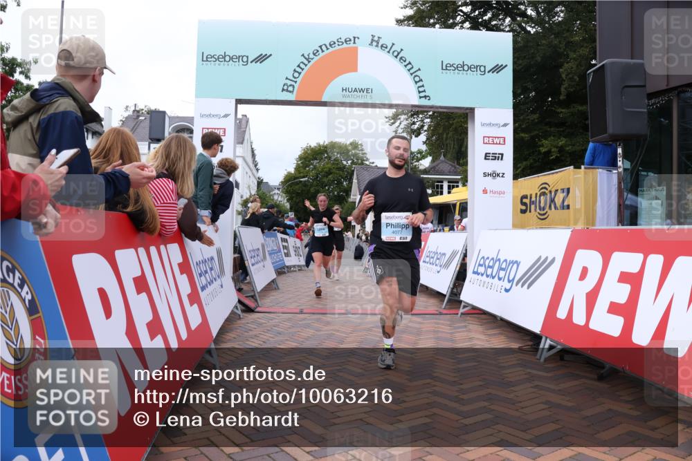 30.08.2026 - Blankeneser Heldenlauf Lena Gebhardt http://msf.ph/oto/10063216 30.08.2026 12:36:51 Ziel 4077, 4153, 4227 meine-sportfotos.de