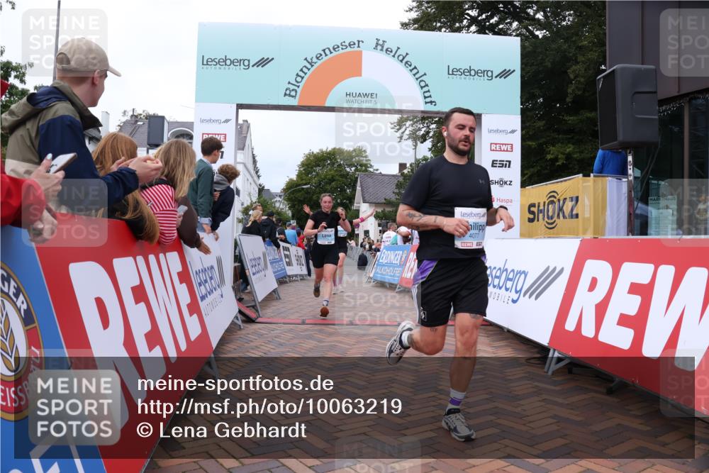 30.08.2026 - Blankeneser Heldenlauf Lena Gebhardt http://msf.ph/oto/10063219 30.08.2026 12:36:51 Ziel 4077, 4153, 4227 meine-sportfotos.de