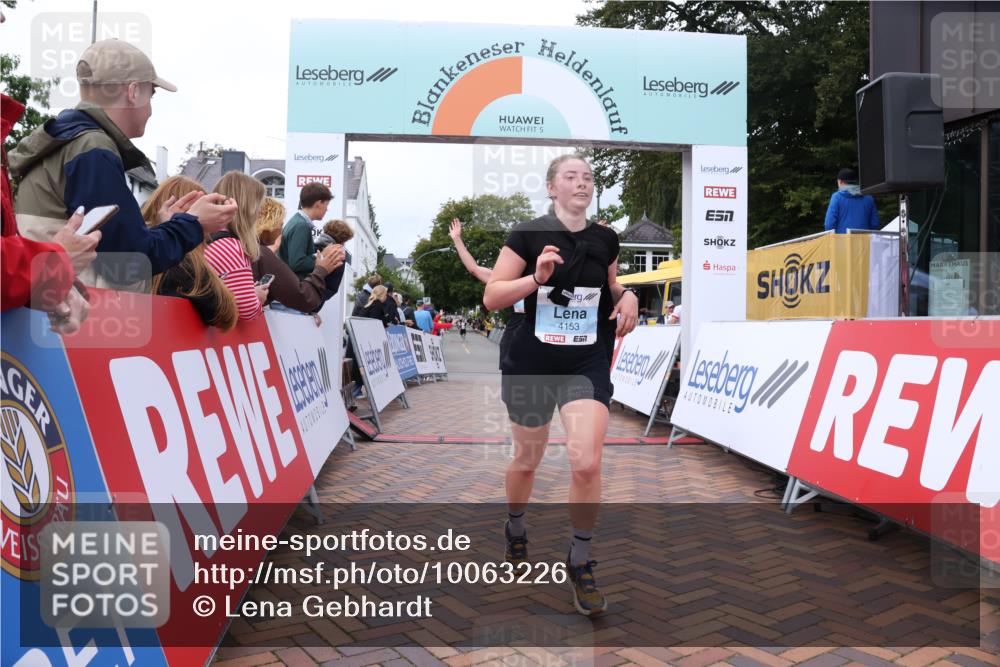 30.08.2026 - Blankeneser Heldenlauf Lena Gebhardt http://msf.ph/oto/10063226 30.08.2026 12:36:53 Ziel 4077, 4153, 4227 meine-sportfotos.de