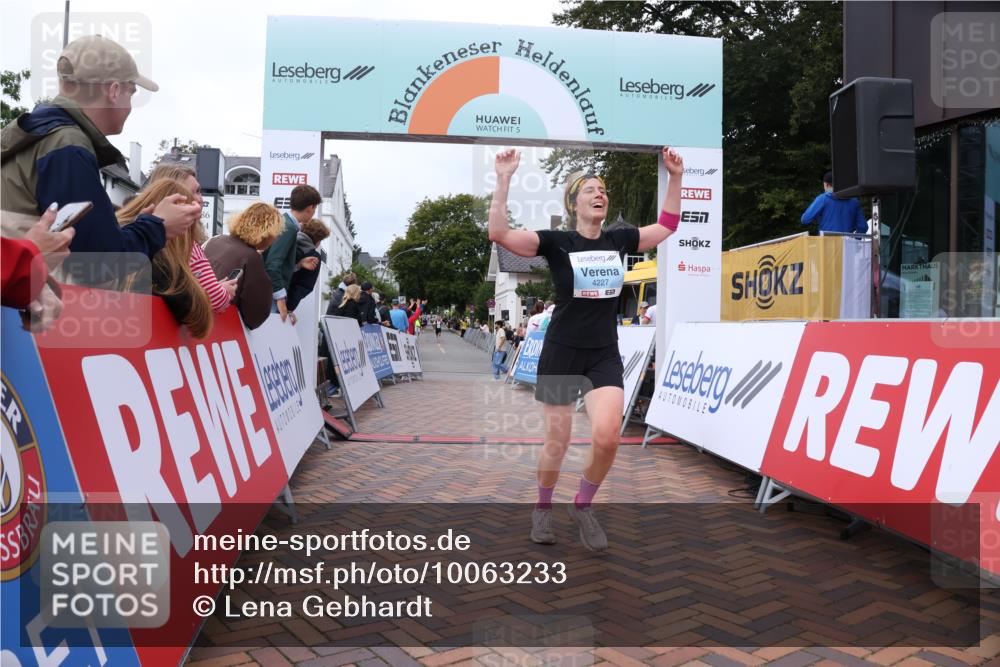 30.08.2026 - Blankeneser Heldenlauf Lena Gebhardt http://msf.ph/oto/10063233 30.08.2026 12:36:54 Ziel 4077, 4153, 4227 meine-sportfotos.de