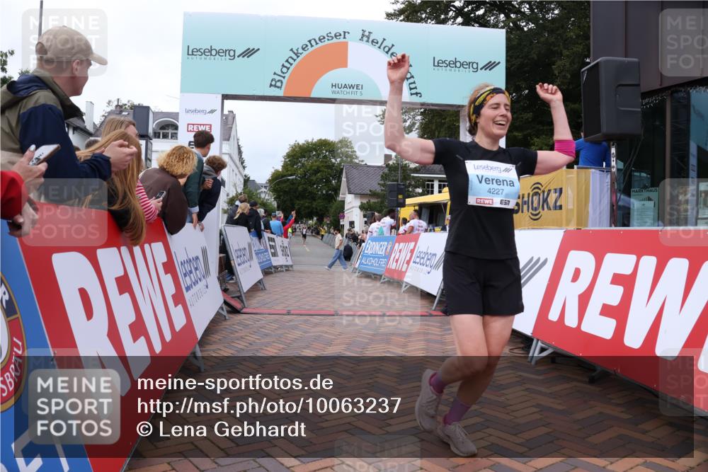 30.08.2026 - Blankeneser Heldenlauf Lena Gebhardt http://msf.ph/oto/10063237 30.08.2026 12:36:54 Ziel 4077, 4153, 4227 meine-sportfotos.de
