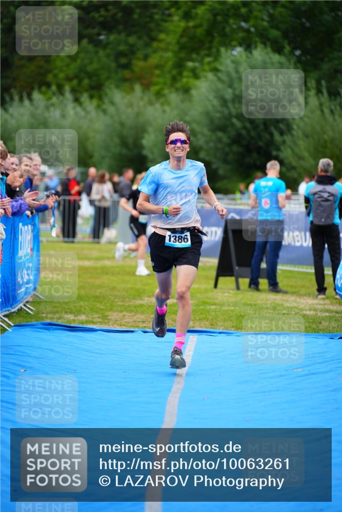 30.08.2026 - Elbe Triathlon Hamburg LAZAROV Photography http://msf.ph/oto/10063261 30.08.2026 11:54:11 Ziel 1386 meine-sportfotos.de