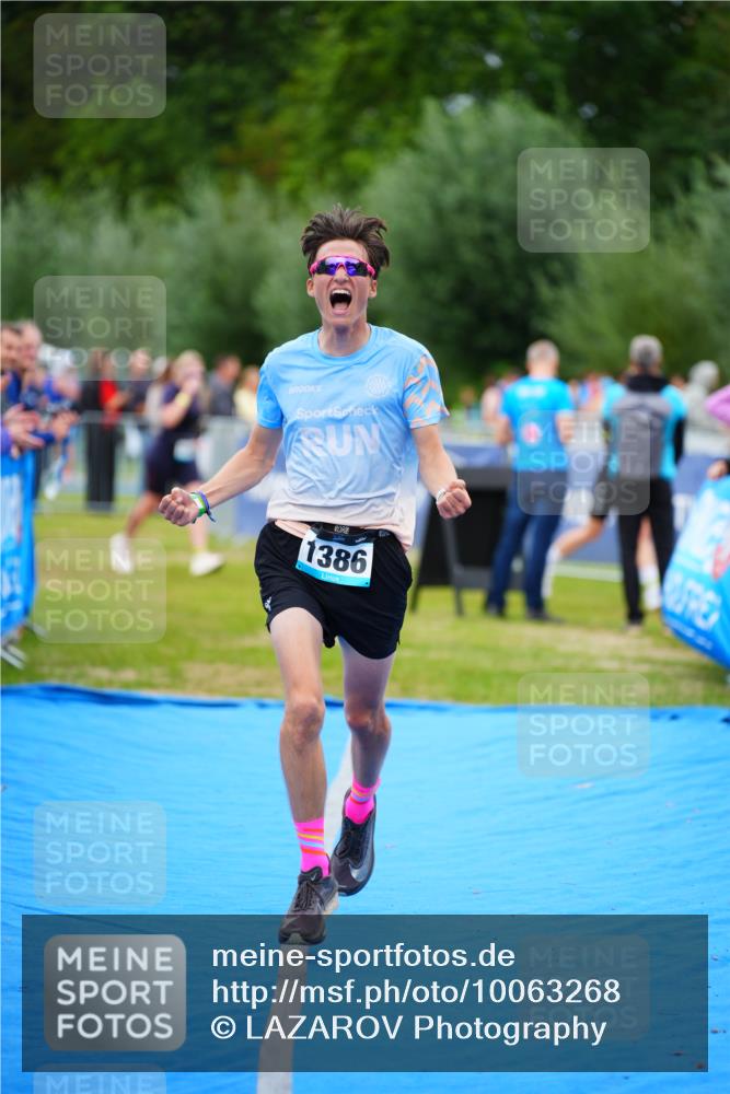 30.08.2026 - Elbe Triathlon Hamburg LAZAROV Photography http://msf.ph/oto/10063268 30.08.2026 11:54:12 Ziel 1386 meine-sportfotos.de