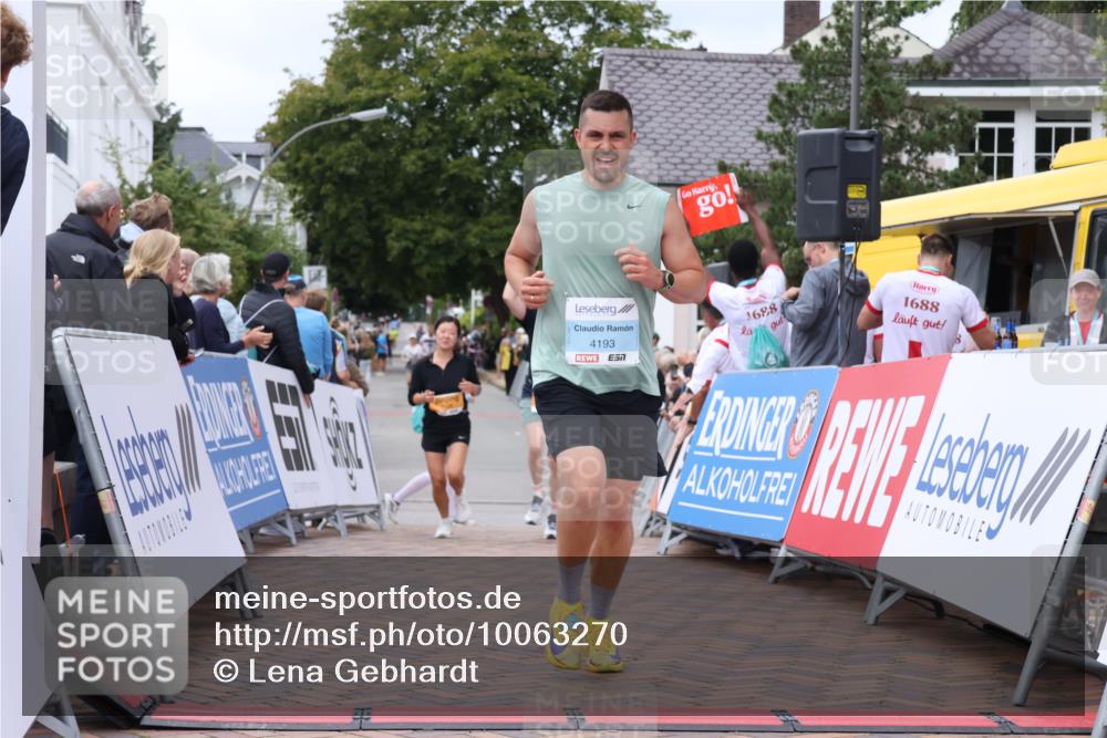 30.08.2026 - Blankeneser Heldenlauf Lena Gebhardt http://msf.ph/oto/10063270 30.08.2026 12:37:17 Ziel 2108, 2109, 4193 meine-sportfotos.de