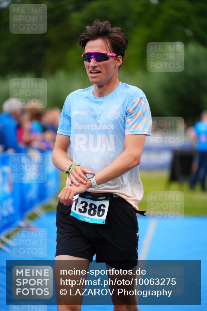 30.08.2026 - Elbe Triathlon Hamburg LAZAROV Photography http://msf.ph/oto/10063275 30.08.2026 11:54:14 Ziel 1386 meine-sportfotos.de