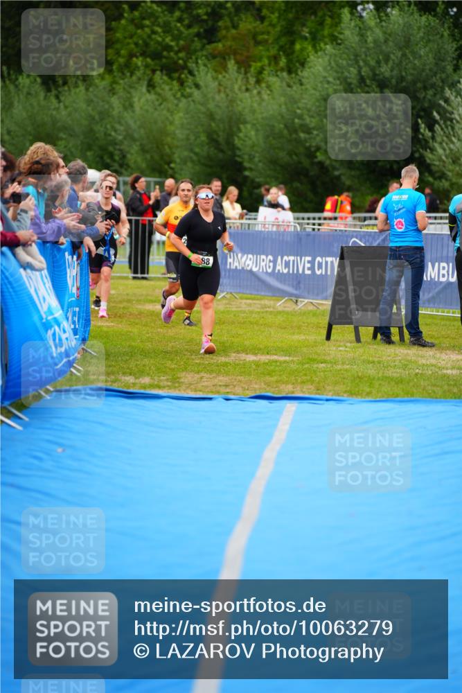 30.08.2026 - Elbe Triathlon Hamburg LAZAROV Photography http://msf.ph/oto/10063279 30.08.2026 11:54:24 Ziel 888, 1378, 1387 meine-sportfotos.de