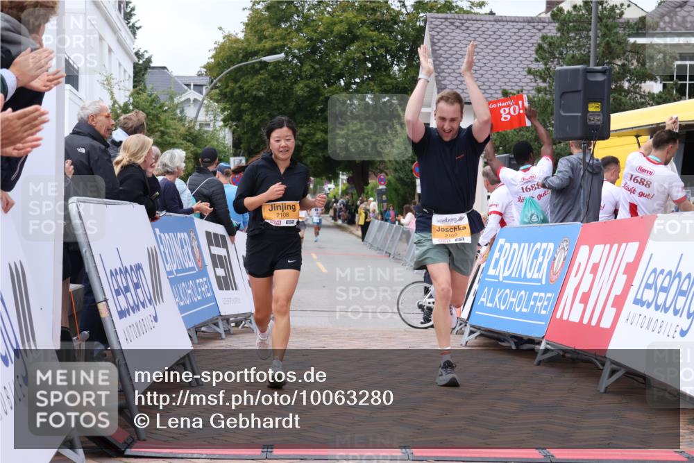 30.08.2026 - Blankeneser Heldenlauf Lena Gebhardt http://msf.ph/oto/10063280 30.08.2026 12:37:19 Ziel 2108, 2109, 4193 meine-sportfotos.de