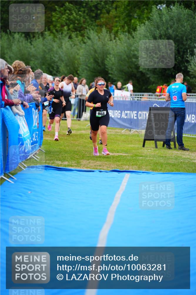 30.08.2026 - Elbe Triathlon Hamburg LAZAROV Photography http://msf.ph/oto/10063281 30.08.2026 11:54:24 Ziel 888, 1378, 1387 meine-sportfotos.de