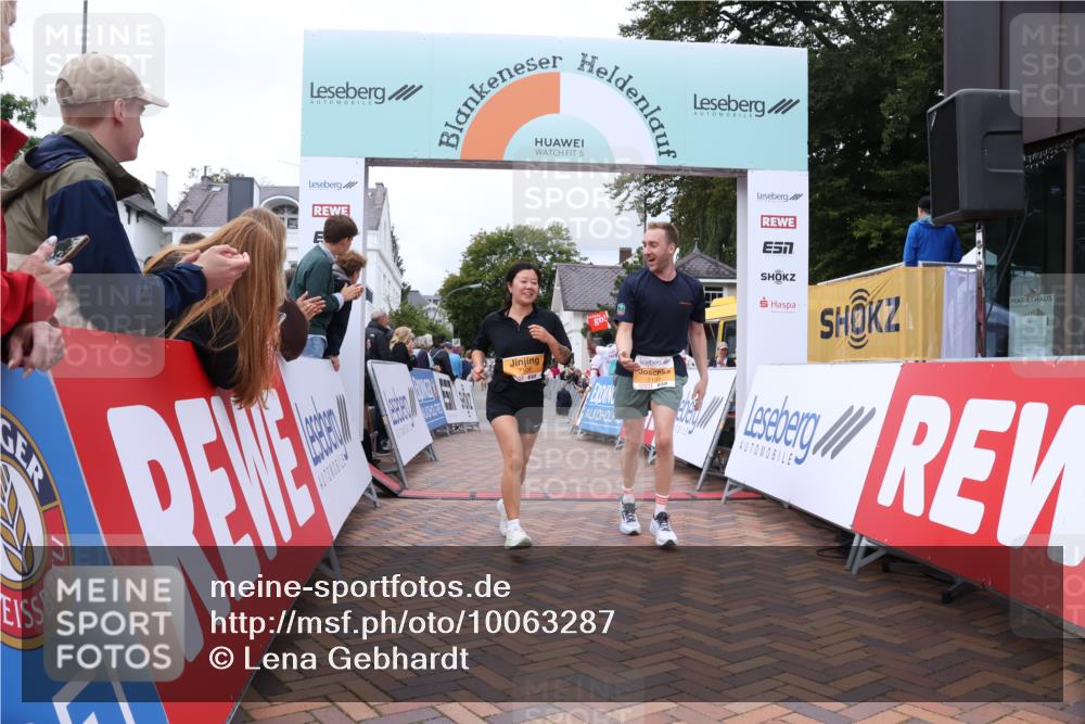 30.08.2026 - Blankeneser Heldenlauf Lena Gebhardt http://msf.ph/oto/10063287 30.08.2026 12:37:21 Ziel 2108, 2109, 4193 meine-sportfotos.de