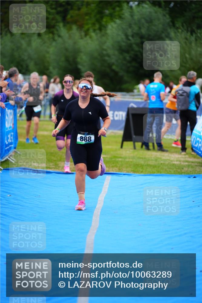 30.08.2026 - Elbe Triathlon Hamburg LAZAROV Photography http://msf.ph/oto/10063289 30.08.2026 11:54:27 Ziel 888, 1350, 1378, 1387 meine-sportfotos.de