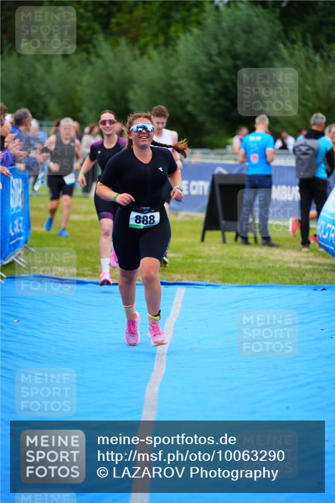 30.08.2026 - Elbe Triathlon Hamburg LAZAROV Photography http://msf.ph/oto/10063290 30.08.2026 11:54:27 Ziel 888, 1350, 1378, 1387 meine-sportfotos.de