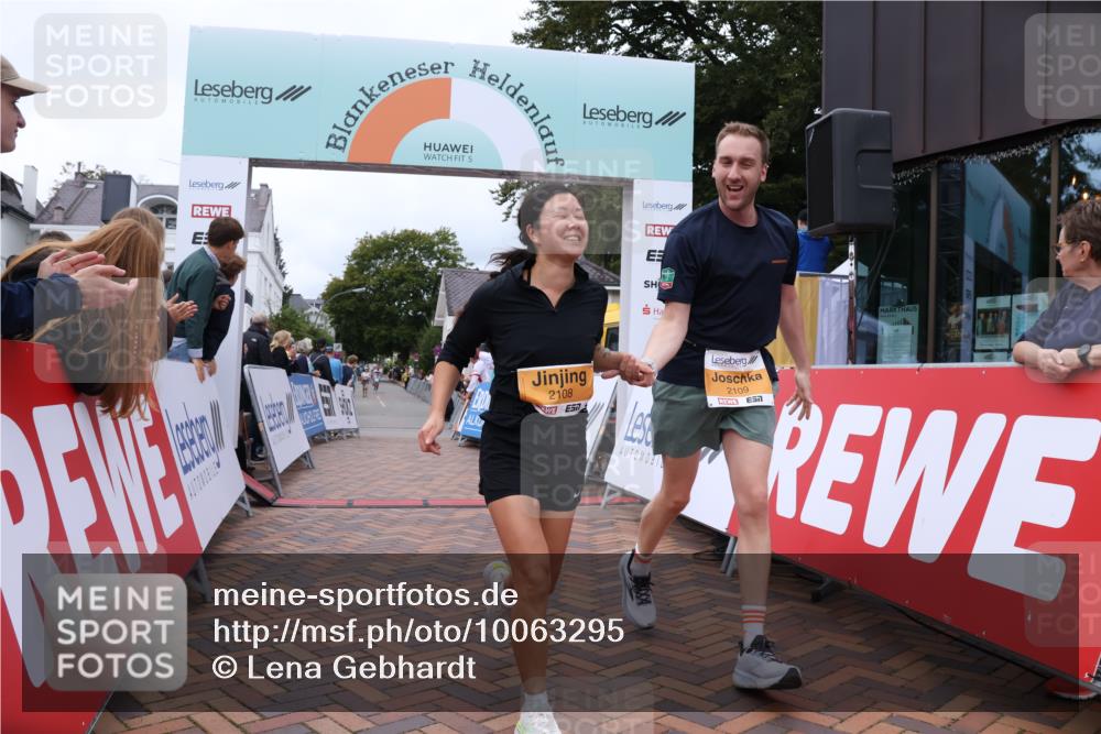 30.08.2026 - Blankeneser Heldenlauf Lena Gebhardt http://msf.ph/oto/10063295 30.08.2026 12:37:22 Ziel 2108, 2109, 4193 meine-sportfotos.de