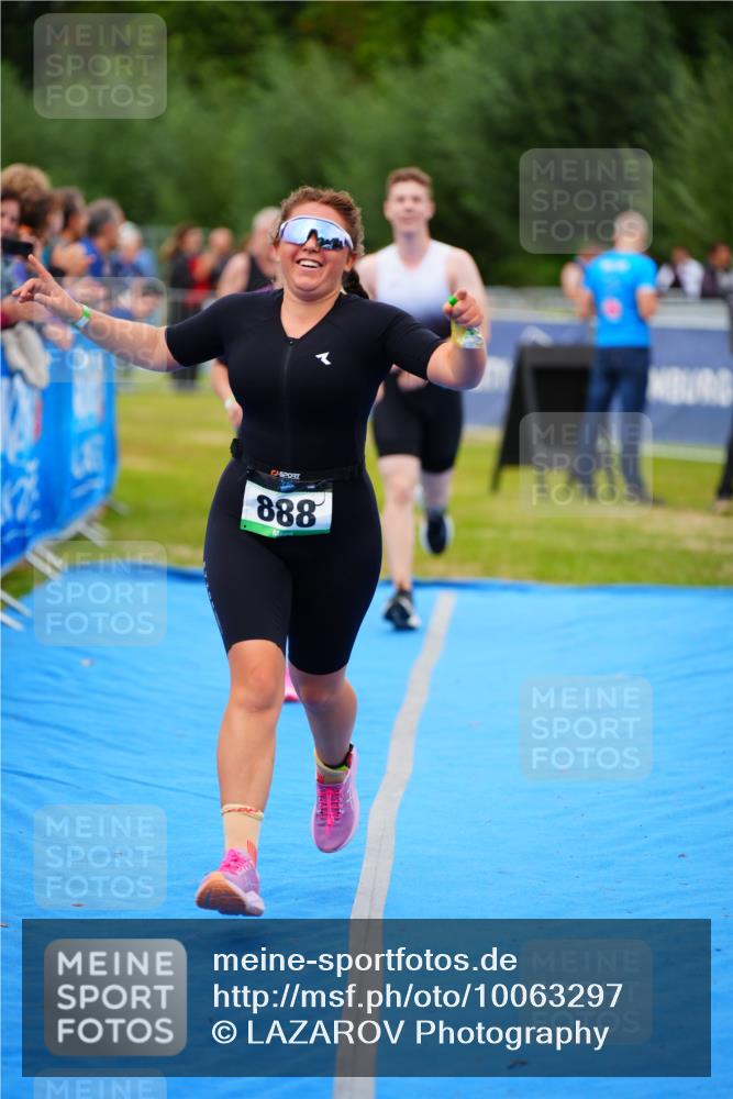 30.08.2026 - Elbe Triathlon Hamburg LAZAROV Photography http://msf.ph/oto/10063297 30.08.2026 11:54:28 Ziel 888, 1350, 1378, 1387 meine-sportfotos.de