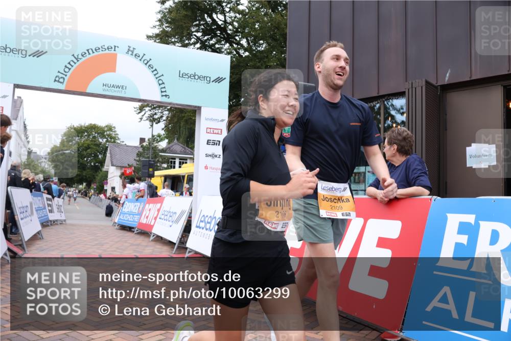 30.08.2026 - Blankeneser Heldenlauf Lena Gebhardt http://msf.ph/oto/10063299 30.08.2026 12:37:22 Ziel 2108, 2109, 4193 meine-sportfotos.de