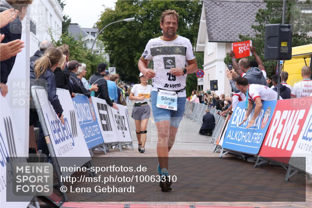 30.08.2026 - Blankeneser Heldenlauf Lena Gebhardt http://msf.ph/oto/10063310 30.08.2026 12:37:36 Ziel 2084, 4239, 4257 meine-sportfotos.de