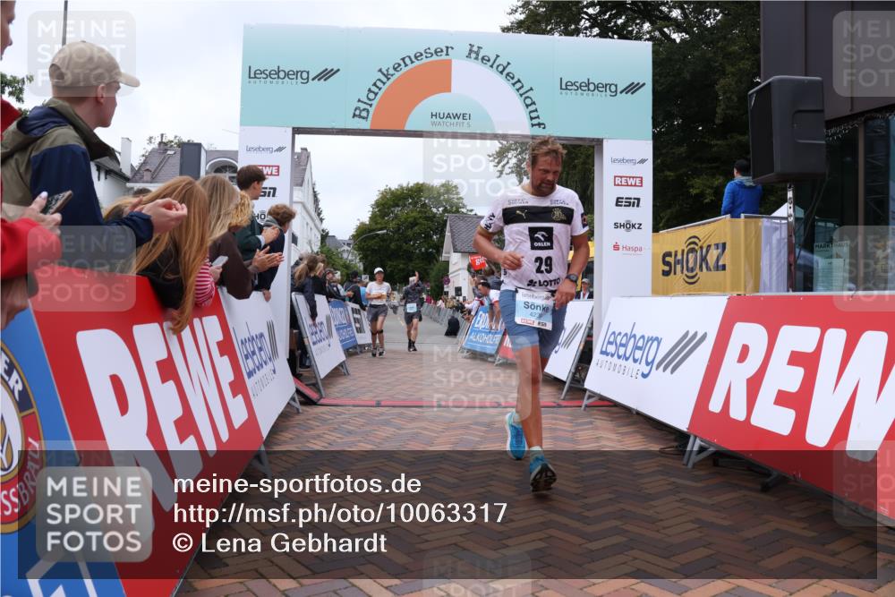 30.08.2026 - Blankeneser Heldenlauf Lena Gebhardt http://msf.ph/oto/10063317 30.08.2026 12:37:38 Ziel 2084, 4239, 4257 meine-sportfotos.de