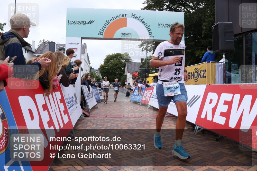 30.08.2026 - Blankeneser Heldenlauf Lena Gebhardt http://msf.ph/oto/10063321 30.08.2026 12:37:38 Ziel 2084, 4239, 4257 meine-sportfotos.de