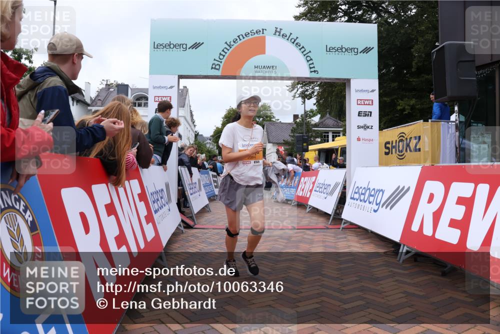 30.08.2026 - Blankeneser Heldenlauf Lena Gebhardt http://msf.ph/oto/10063346 30.08.2026 12:37:43 Ziel 2084, 4239, 4257, 4477 meine-sportfotos.de
