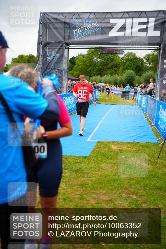 30.08.2026 - Elbe Triathlon Hamburg LAZAROV Photography http://msf.ph/oto/10063352 30.08.2026 11:54:52 Ziel 479, 1393, 1428 meine-sportfotos.de
