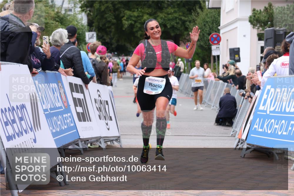 30.08.2026 - Blankeneser Heldenlauf Lena Gebhardt http://msf.ph/oto/10063414 30.08.2026 12:38:11 Ziel 4288, 4406, 4474 meine-sportfotos.de