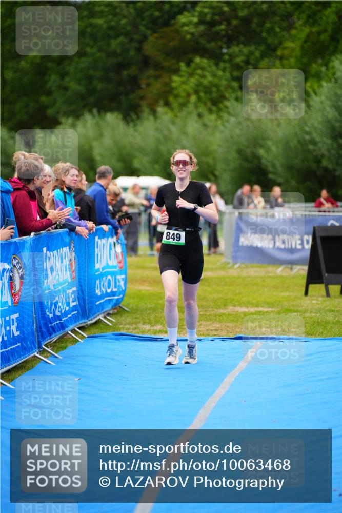 30.08.2026 - Elbe Triathlon Hamburg LAZAROV Photography http://msf.ph/oto/10063468 30.08.2026 11:56:05 Ziel 849 meine-sportfotos.de