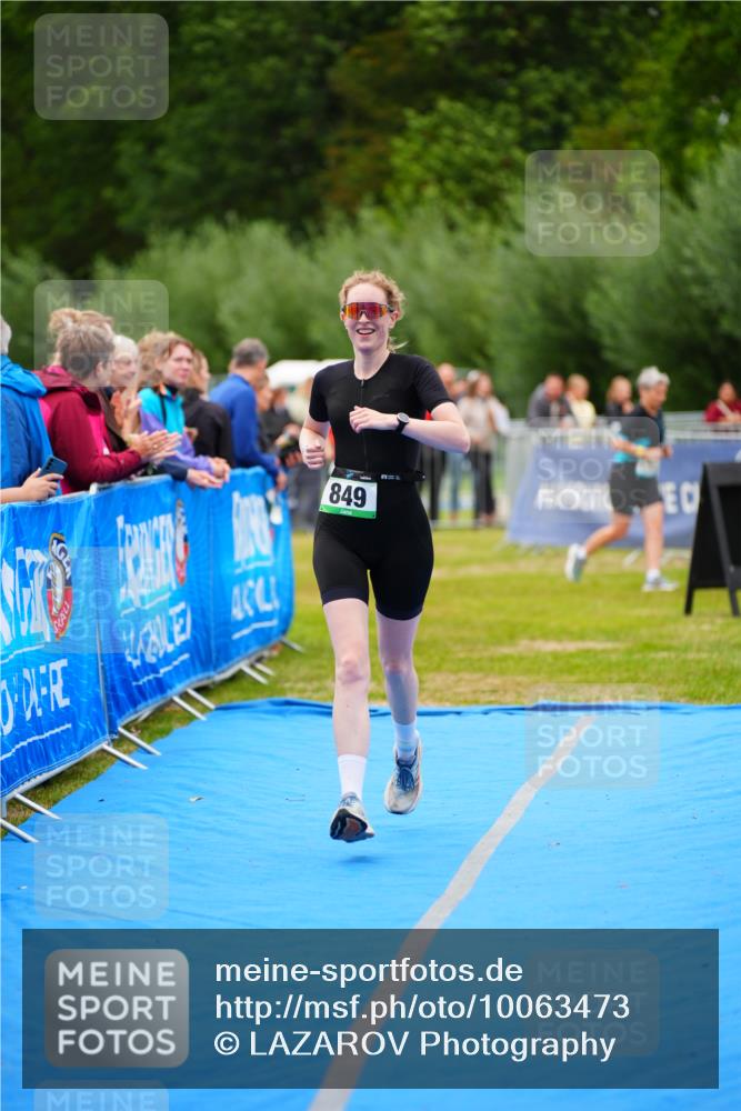 30.08.2026 - Elbe Triathlon Hamburg LAZAROV Photography http://msf.ph/oto/10063473 30.08.2026 11:56:06 Ziel 849, 957 meine-sportfotos.de