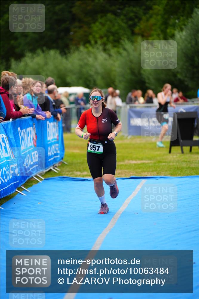 30.08.2026 - Elbe Triathlon Hamburg LAZAROV Photography http://msf.ph/oto/10063484 30.08.2026 11:56:13 Ziel 957 meine-sportfotos.de