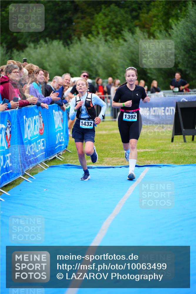 30.08.2026 - Elbe Triathlon Hamburg LAZAROV Photography http://msf.ph/oto/10063499 30.08.2026 11:56:24 Ziel 1174, 1392, 1432 meine-sportfotos.de